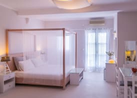 Milos Bay Suites 4