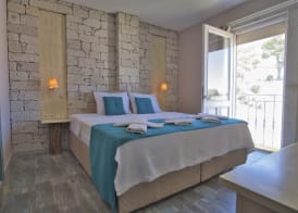 Ionic Hotel 3