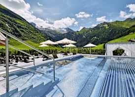 Hotel Berghof Crystal Spa & Sports 2