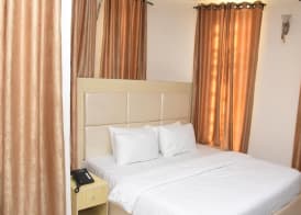 Carlisle Hotel 4