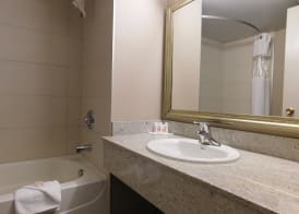 Ramada by Wyndham Kamloops 4