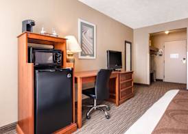 Quality Inn & Suites New Castle 4