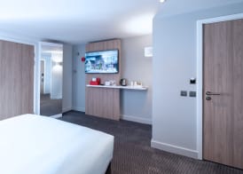 Holiday Inn Express FLEET by IHG 5