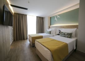 Sailor's Beach Club 4