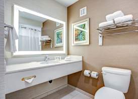 Fairfield Inn & Suites by Marriott Springfield Holyoke 5