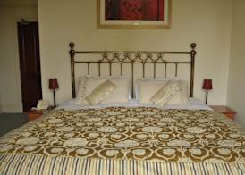 Farnley Tower Guesthouse 5