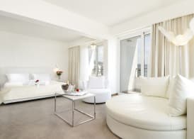 Lucy Hotel 5