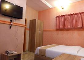 Euro Lounge and Suites 2