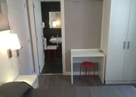 Hostal B and B Benidorm 4