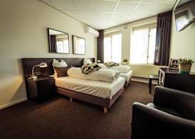 Queen Hotel 3