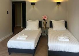 Hotel 83 5