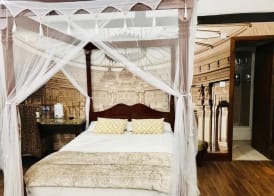 Oldlands Farmhouse Gatwick 5