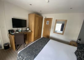 The Three Horseshoes Hotel 3