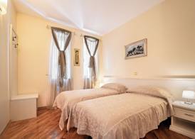 Hotel Peristil 4