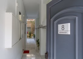 Grandma's Chic & Bright Athenian home with a Patio 2
