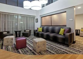 La Quinta Inn & Suites by Wyndham Detroit Metro Airport 4