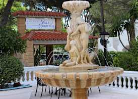 Villa Columbus Rooms and Restaurant 4