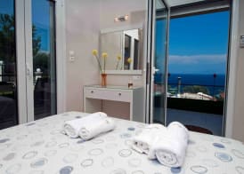 Brentanos Apartments - A - View of Paradise 4