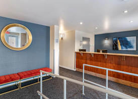 Econo Lodge 3