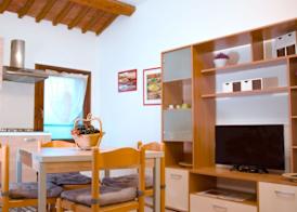 1 Bed-Sleeps 4-Town Centre-Free Parking-AirCon 4