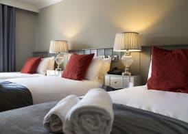 The Village Hotel, Bar and Restaurant 5