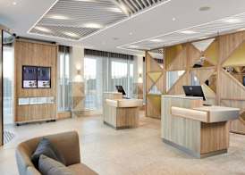 Courtyard by Marriott London City Airport 2