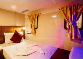 Qubestay Airport Capsule Hotel & Hostel 5