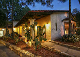 DoubleTree Suites by Hilton Tucson Airport 2