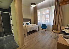 EA Hotel New Town 5