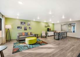 WoodSpring Suites Elgin - Chicago 4