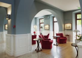 Hotel Riviera & Maximilian's 3