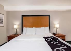 La Quinta Inn by Wyndham Everett 5