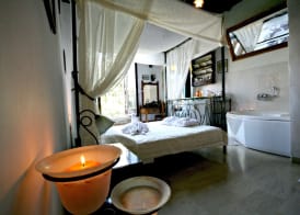 Ifigenia Lux MAISONETTE in oldtown and Villas in theriso vilage 14 km outside of chania 2
