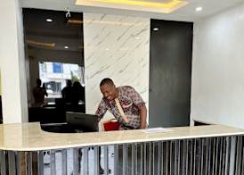 Whitehouse Msquare Hotel 2