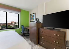 Holiday Inn Express & Suites FORT WORTH DOWNTOWN by IHG 4