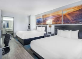 Days Inn by Wyndham Hamilton 4