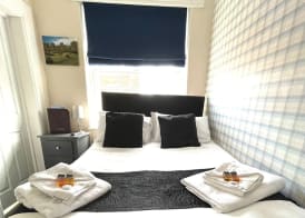 The Crown And Cushion 3