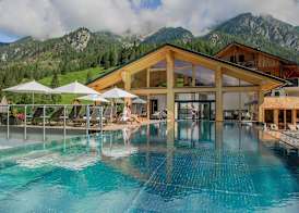 Almwellness-Resort Tuffbad 4