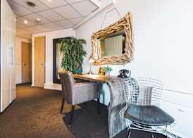 Queen Hotel 5
