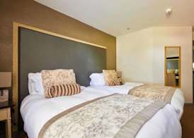 WorldHotels Distinctive Woughton House Hotel 3