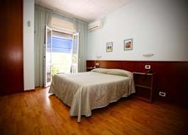 Hotel Daisy 3