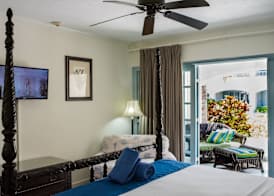 Savannah Beach Club Hotel 4
