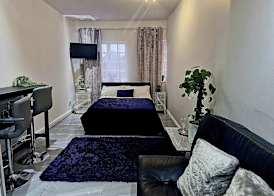 Seaside Escape - Sleeps 4 - Pets Ok - Free Parking 2