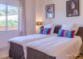 Aloha Hill Club 4