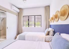 Les Estivales Beachfront Suites & Penthouses with LOV 3