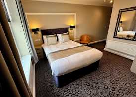 The Raven Hotel 4