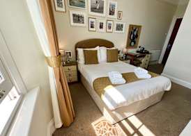 Riviera Lodge Hotel 4