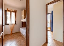 Apartment with air conditioning and terrace 4