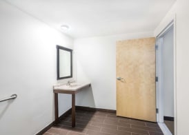 Howard Johnson by Wyndham Quincy/ Boston 4