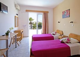 Dias Studios & Suites 4